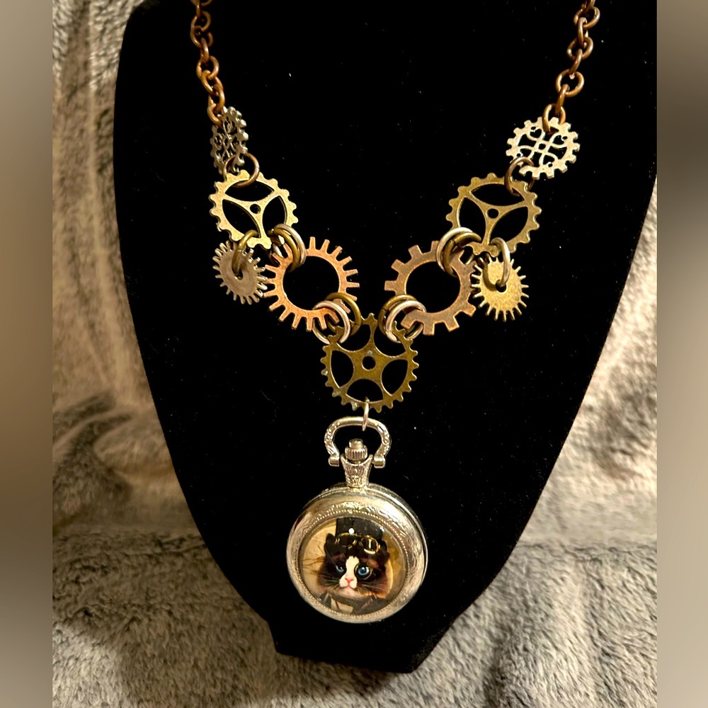 🐈‍⬛ Kitty Cat in a Top-Hat Watch Necklace - Picture 3 of 6